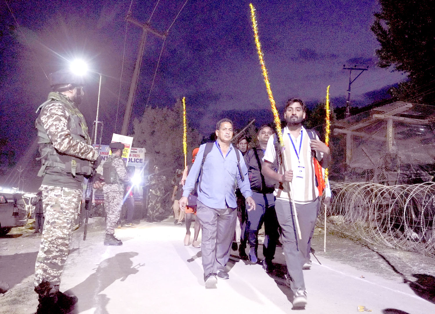 Pilgrims leave for onward journey from Baltal and Nunwan base camps.